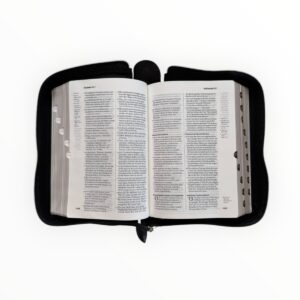 English-Russian Parallel Bible Black Z. New Living Translation- Synodal translation. Англо-Русская параллельная Библия черная с замком
