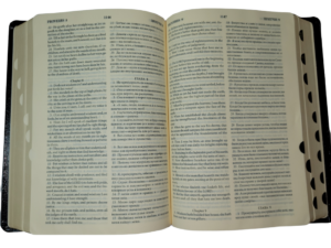 English - Russian Parallel Bible Authorized Version (KJV) - Synodal Translation, Black. Англо-Русская Параллельная Библия Авторизованная Версия KJV - Синодальное Издание. Мягкий переплет, черная. Большой формат